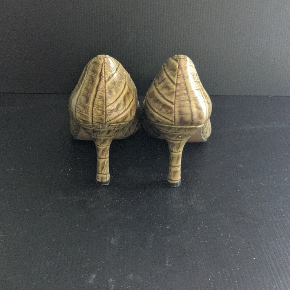 Shoes - Picture 3 of 4